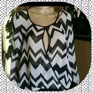 NEW Black & White Zig Zag Blouse sz lg